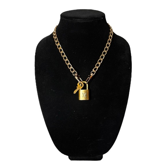 Authentic Louis Vuitton #313 Lock & Key Set on a 18K Gold Plated Chunky Necklace - Picture 5 of 5